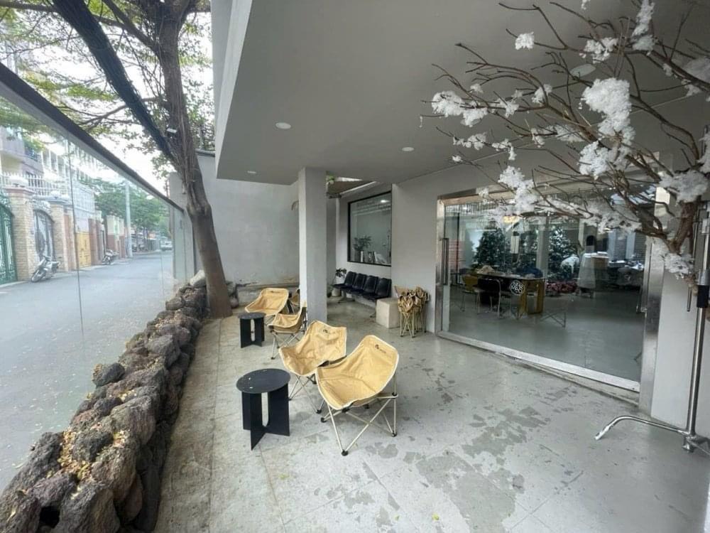 Cho thuê Villa  Nguyên căn mặt tiền Hồ Biểu Chánh, P.11,Quận Phú Nhuận. 